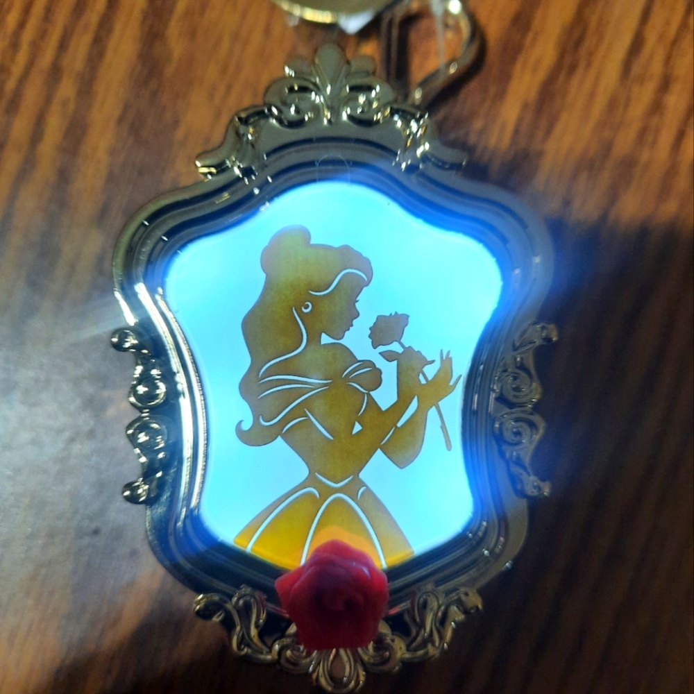 New! Rare Bath and Body Works DISNEY PRINCESS Belle pocketbac holder